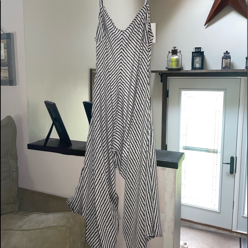 Size large Black and white wide leg ankle jumpsuit.